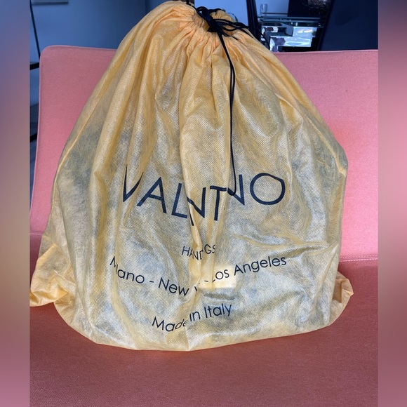 Designer Valentino handbag - Picture 10 of 11
